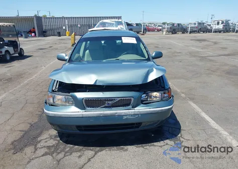 2002 Volvo V70 2.4 from USA, damaged, VIN YV1SW61R322232827